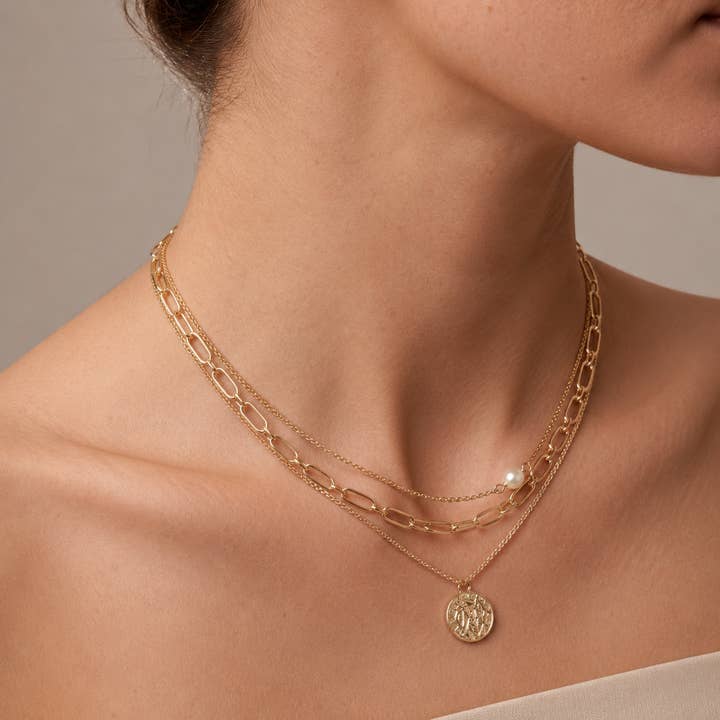 Silver Harmony Necklace - PRIVA Fashion model photo