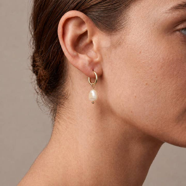 Aphrodite Pearl Drops - PRIVA Fashion model photo