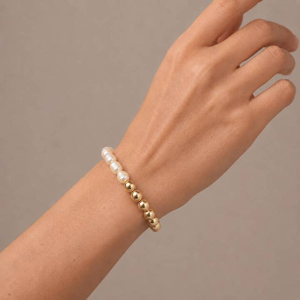 Golden Essence Pearl Bracelet - PRIVA Fashion model photo